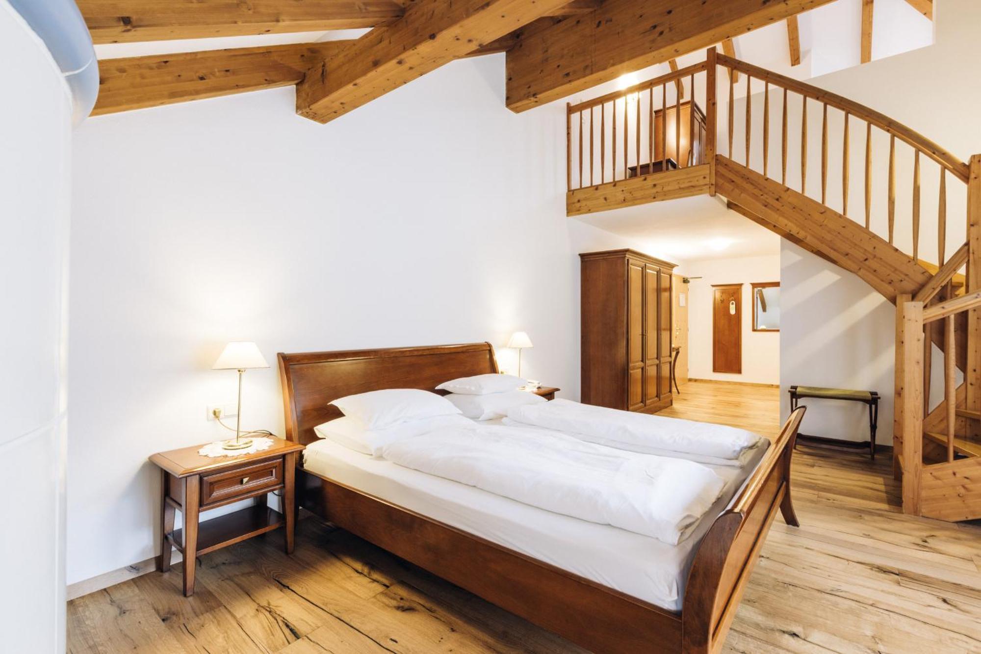 Hotel Tenz 2025 Montagna Luaran gambar